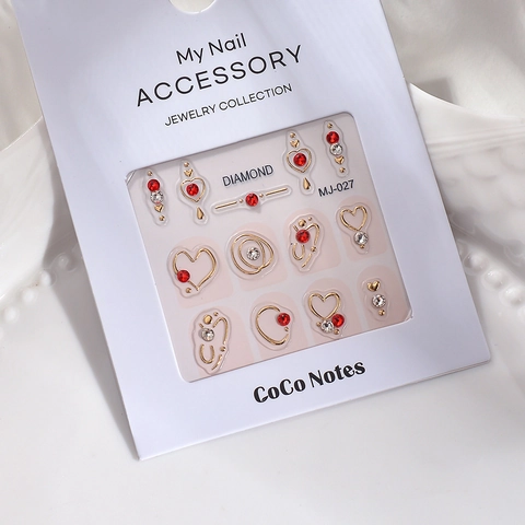 Autocollants De Nail Art 5D Gauffré Cœur Cadre Métallique Creux Strass En Verre K9 Décoration De Manucure Auto Adhésif