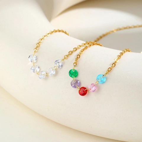 Collana con Pendente in Acciaio Inossidabile con Cinque Zirconia Tondi per Donna Gioielli di Moda Eleganti Placcati Oro
