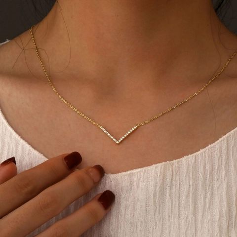Collier Pendentif Forme V Minimaliste Argent Sterling 925 Plaqué Or 14K Zircone Cubique Chaîne Géométrique