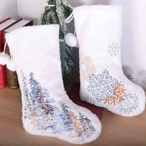 Calza Di Natale In Peluche Bianca Con Motivo A Fiocco Di Neve E Albero Ricamato E Pompon Sacchetto Regalo Festivo