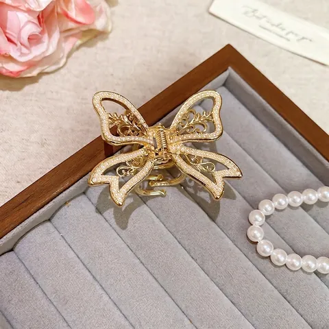 Pinza De Pelo Mariposa Elegante Aleación Hueca Dorada Con Perla Artificial De Imitación Y Diamantes De Imitación Accesorio Para Mujeres