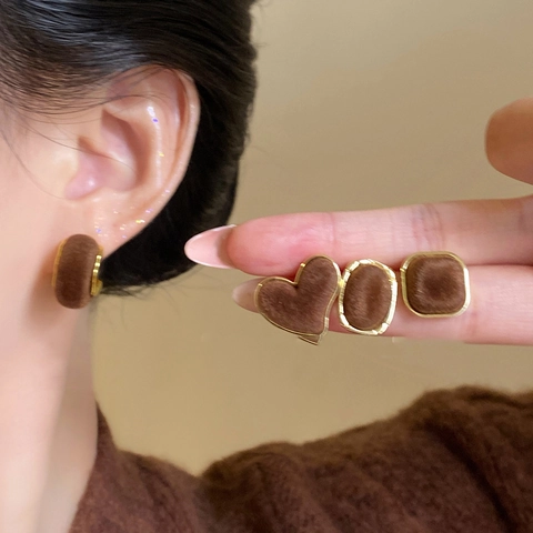Retro Brown Flocked Heart Geometric Stud Earrings With Silver Earring Post Gold Tone Vintage Minimalist Jewelry For Women