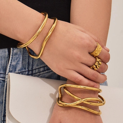 Brazalete Abierto De Doble Capa Acero Inoxidable Chapado En Oro 18K Diseño Minimalista Sencillo Líneas Paralelas Mujer