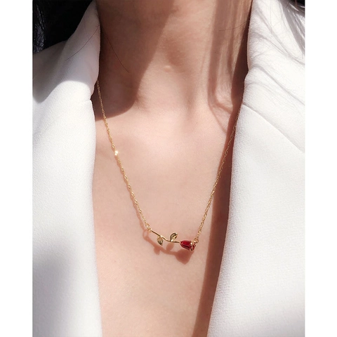 Vintage Brass Gold Plated Red Enamel Rose Flower Pendant Necklace For Women Elegant 3D Floral Clavicle Chain Jewelry Gift