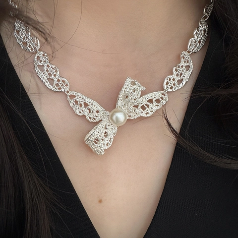 Alloy Hollow Lace Bow Pendant Necklace With Artificial Pearl Vintage Sweet Clavicle Chain For Women