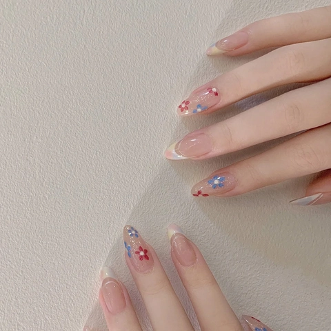 Amandel Press On Nagels Bloemenpatroon Franse Stijl Roze Nude Glanzend Kunstnagels Voor Vrouwen Draagbaar Plastic