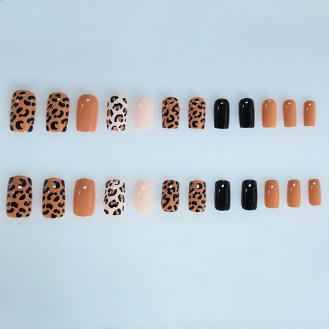 Khaki En Zwarte Luipaardprint Press On Nails Vierkante Lange Kunstnagels Glanzende Nepnagels Voor Dames Manicure