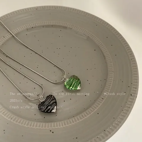 Herz Anhänger Halskette Titanstahl Mit Zebra Streifen Lampwork Glas Minimalistische Schlüsselbein Kette Für Frauen