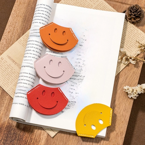 Creative PU Leather Smile Face Bookmark Page Corner Protector Handmade Stitched Book Reading Accessory For Students Women Readers