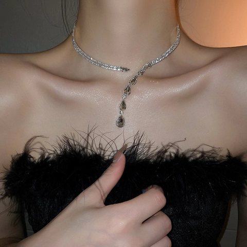 Layered Copper Choker Necklace With Water Drop Zircon Pendant Glistening Elegant Jewelry For Women Luxury Style