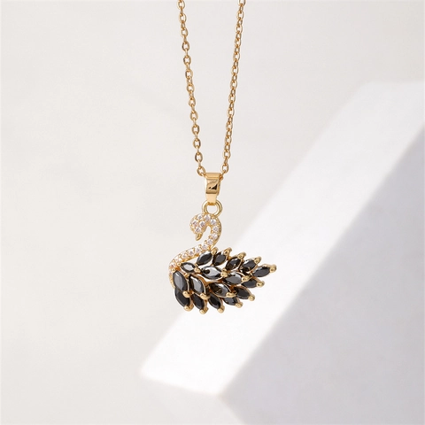 Élégant Collier Pendentif Cygne en Cuivre et Strass pour Femme Plaqué Or Double Cygne Cygne Noir Bijoux Animaux Chaîne de Clavicule