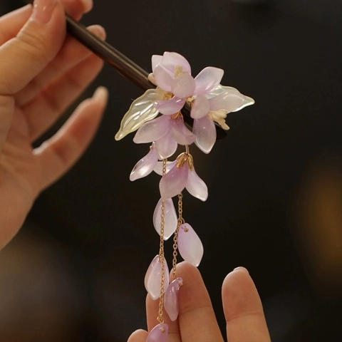 Chinese Style Hair Stick Wooden Hairpin Purple Flower Resin Petals Long Alloy Tassel Step Shake Retro Hanfu Accessory Women