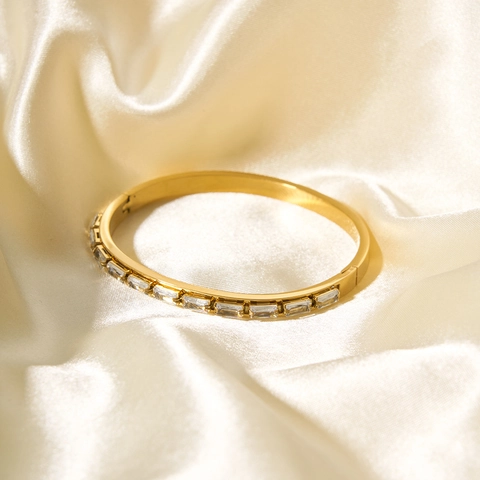 Fashion 18K Vergoldeter Edelstahl Armreif Mit Rechteckigem Zirkonia Minimalistischer Schmuck Für Damen