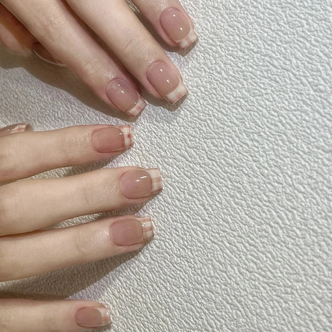 Unghie Finte French Sfumate Blush Design A Quadri Corte Quadrate Arrotondate Lucide Dolci Minimaliste Per Donna