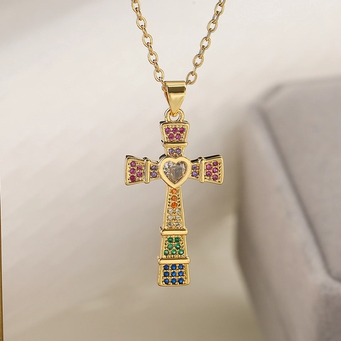 18K Gold Vergoldete Kupfer Kreuz Anhänger Halskette Für Frauen Herzförmiger Zirkonia Religiöser Schmuck Modisches Accessoire