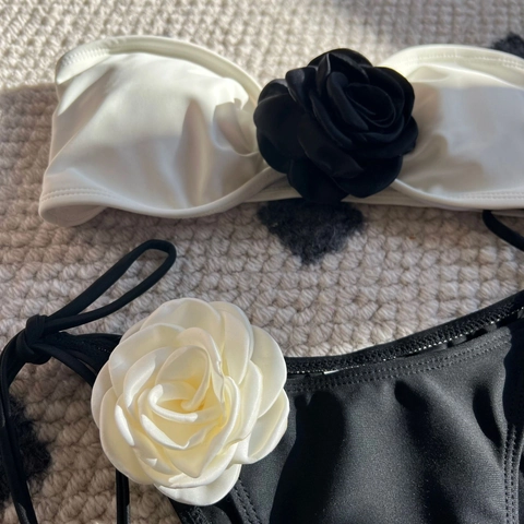 Bandeau Top And Tie Side Bottom Polyester Spandex Swimsuit With Dimensional Rose Flower Decoration Contrast Color High Stretch
