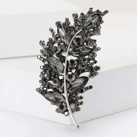 Fashion Leaf Brooch For Women Alloy Rhinestone Crystal Feather Pin Anti-exposure Silk Scarf Buckle Wedding Party Jewelry Gift