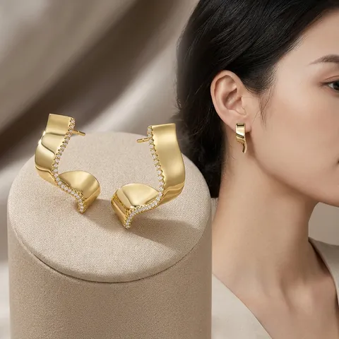Orecchini a Bottone Irregolari in Rame Placcato Oro 18K Origami Geometrici Con Zirconia per Donna Perno in Argento 925