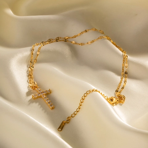 Collana con Pendente a Croce in Acciaio Inossidabile Placcato Oro 18K per Donna Elegante Croce con Strass Gioielli Regalo
