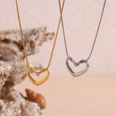 Fashion Stainless Steel Heart Pendant Necklace For Women Minimalist Snake Chain 18K Gold Plated Heart Charm Choker Daily Jewelry