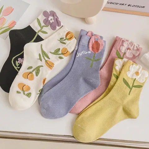 Women Crew Socks Sweet Floral Tulip Daisy Pattern Cotton Blend Casual Knitted Mid Calf Hosiery