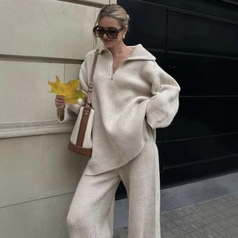 Completo In Maglia A Costine Da Donna Maglione Con Mezza Zip E Pantaloni A Gamba Larga Vita Alta