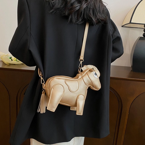 Horse Shaped Crossbody Bag For Women Animal Design PU Leather Shoulder Purse With Tassel Zipper Closure Cute Novelty