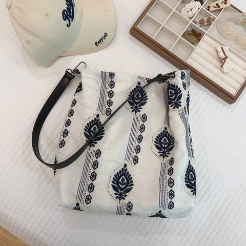Vintage Schultertasche Mit Ethnischer Stickerei Aus Baumwollleinen Mit Lederriemen Und Paisley Blumenmuster Für Damen