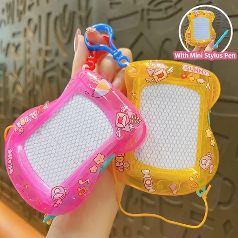 Kreativer Mini Magnetischer Zeichentafel Schlüsselanhänger Tragbare Handgemalte Tafel Kunststoff Cartoon Gitarre Form Tasche Anhänger Spielzeug Geschenk