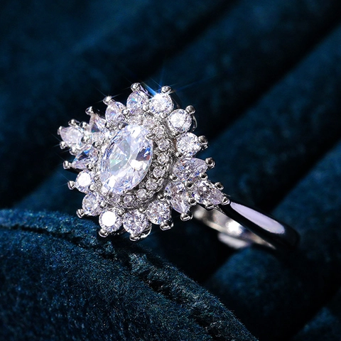Elegante Bloem Cluster Ring Voor Vrouwen Koper Zirkoon Ovalen Hoofdsteen Zonnebloem Ontwerp Luxe Verloving Bruiloft Sieraden Zilverkleur