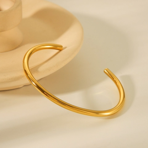 Bracciale Rigido Aperto Da Donna In Acciaio Inossidabile Placcato Oro 18K Stile Ins Versatile Gioielli Di Moda Lucidi
