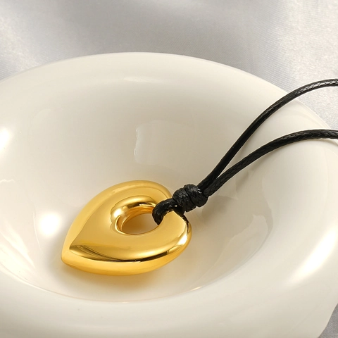 Collana Con Pendente A Cuore Cavo In Acciaio Inossidabile E Corda Di Cera Nera Gioiello Minimalista Per Donna