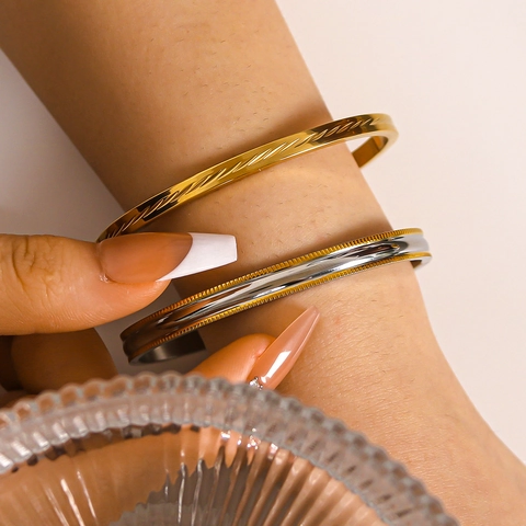 Βραχιόλι Χειροπέδα Από Ανοξείδωτο Ατσάλι 18K Επιχρυσωμένο Με Ακανόνιστη Υφή Και Minimalist Στυλ Για Γυναίκες