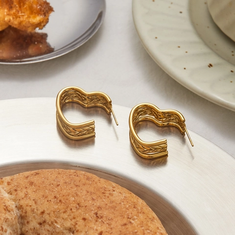 Herz Creolen 18K Vergoldet Edelstahl Geflochtene Struktur Retro Elegante Schmuck Für Frauen