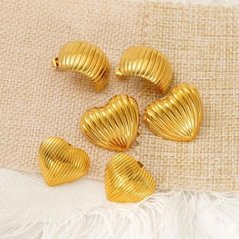 Herz Und C-Form Ohrstecker 18K Vergoldet 304 Edelstahl Rippentextur Wasserdicht Hypoallergen Für Damen
