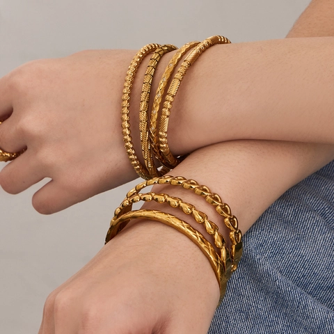 Bracciale Rigido Minimalista in Acciaio Inossidabile per Donna Modello Geometrico a Cuore Fibbia Oro Argento Placcato Gioielli di Moda