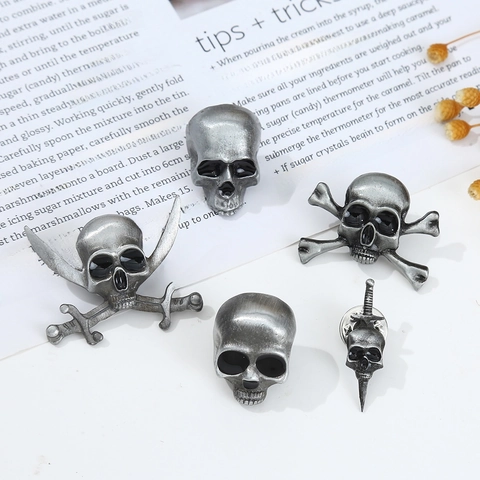 Spilla Teschio Gotico Vintage Lega Scheletro Pin Badge Punk Halloween Gioielli Accessorio Strass Ali