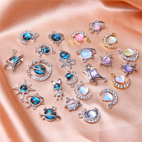 Dijes Astronauta Luna Planeta Aleación Strass Esmalte Colgantes Para DIY Creación De Joyas Collares Pulseras Tema Espacio