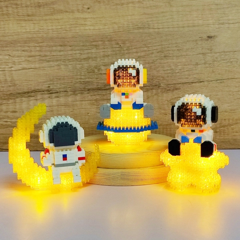 Astronaut Spaceman Mikro Bausteine DIY Lernspielzeug Mit LED Beleuchtung Schreibtisch Ornament Und Stifthalter Geschenk
