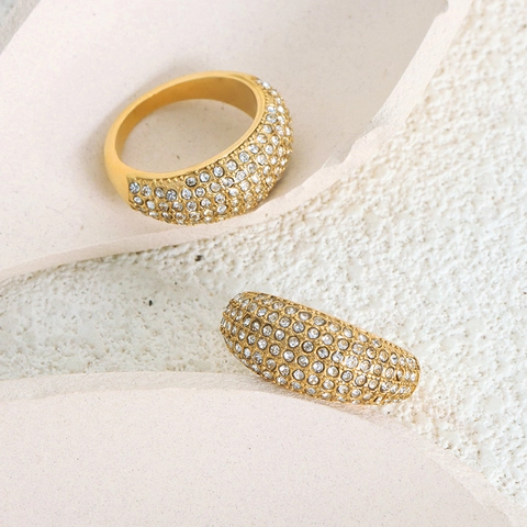 Anello A Cupola Larga In Acciaio Al Titanio Con Diamanti Cechi Pavé Intarsio Completo Gioielli Di Moda Minimalista