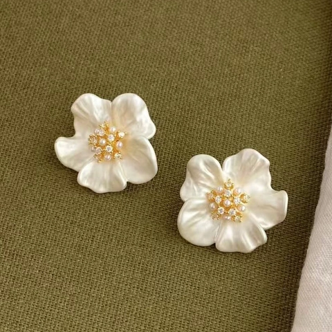 Blumen Künstliche Perlen Ohrstecker Mit Zirkonia Legierung Design Und Silberner Ohrnadel Leichter Luxus Schmuck Für Frauen
