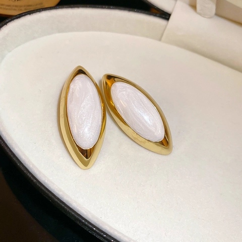Vintage White Waterdrop Stud Earrings Alloy Gold Plated With Silver Earring Post French Minimalist Elegant Jewelry Women