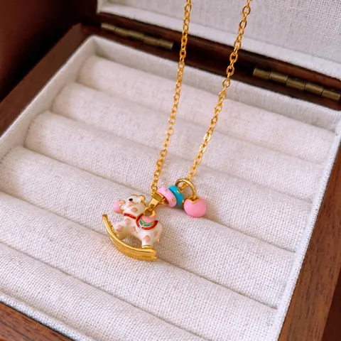Collier Pendentif Cheval À Bascule Émail Coloré Cuivre Chaîne De Clavicule Bijoux Style Dessin Animé Pour Femmes