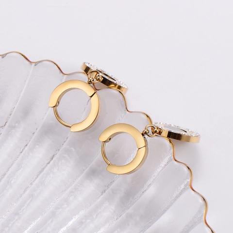 Pendientes De Aro Huggie Acero Inoxidable Chapado En Oro 18K Colgante Redondo Números Romanos Circonita Elegante