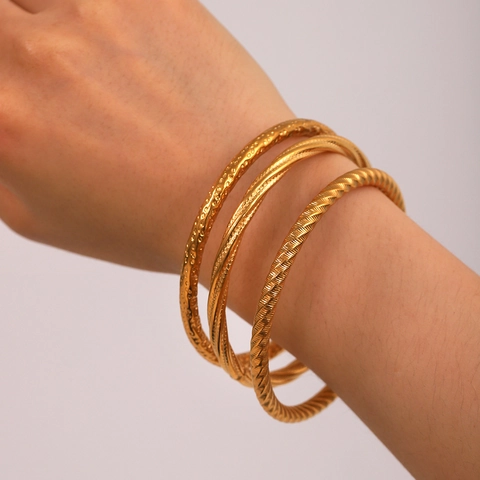 Edelstahl Armreif Gold Beschichtet Gedreht Gehämmert Textur Schmuck Für Damen Nicht Verblassend Mode