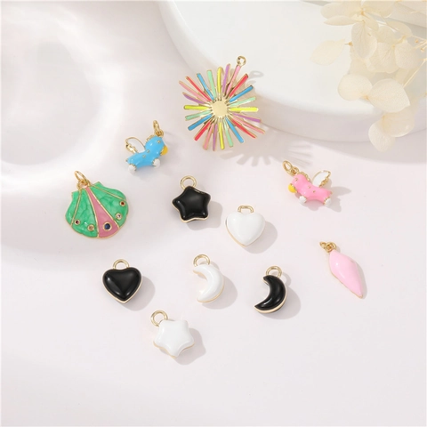 Pendentifs En Cuivre Émaillé En Forme De Cœur D'Étoile De Lune De Dessin Animé Pour Accessoires De Fabrication De Bijoux DIY À La Mode