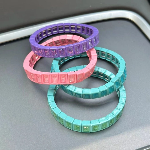 Bracelet de Perles en Émail et Strass Bohémien pour Femmes Style Dopamine Macaron Bracelet Élastique Géométrique en Alliage Bijoux Cadeau