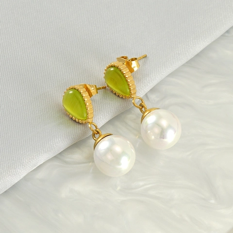 Französische Vintage 18K Vergoldete Edelstahl Tropfenohrringe Mit Grünem Katzenaugenstein Und Künstliche Perle Eleganter Schmuck