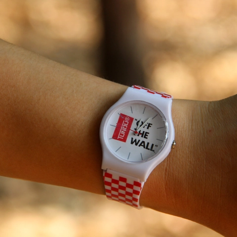 Montre Bracelet À Quartz Mode Boîtier En Plastique Et Bracelet À Motif Damier Montre Analogique Décontractée Étudiants