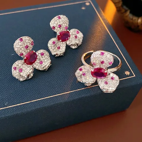 Vintage Bloemen Sieradenset Koper Zirkonia Rode Steen Oorbellen Open Ring Zilveren Oorsteker Luxe Elegant Dames